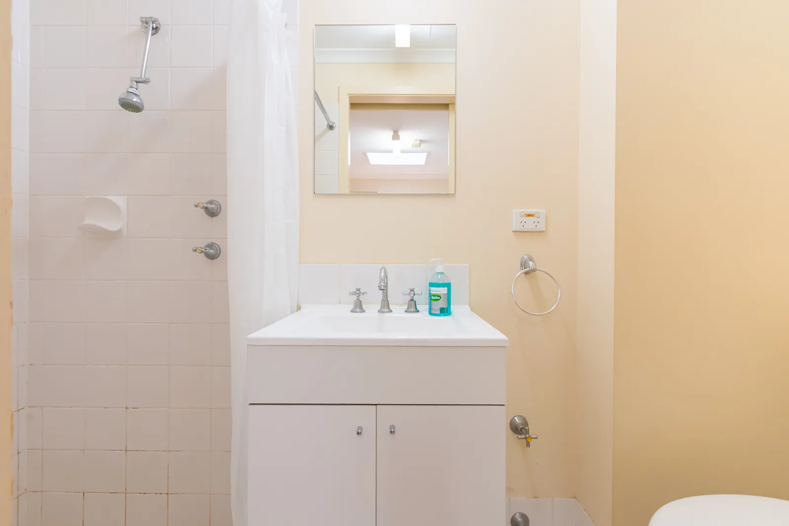 [Room 15] Gray St, Adelaide